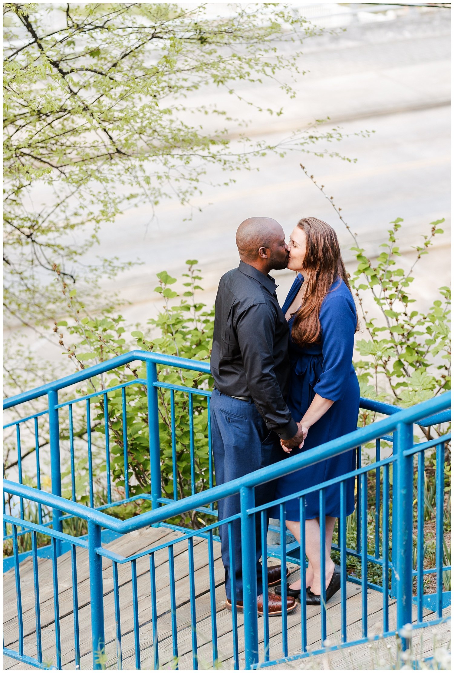 couple kissing on the stairs at Walnut Street Bridge