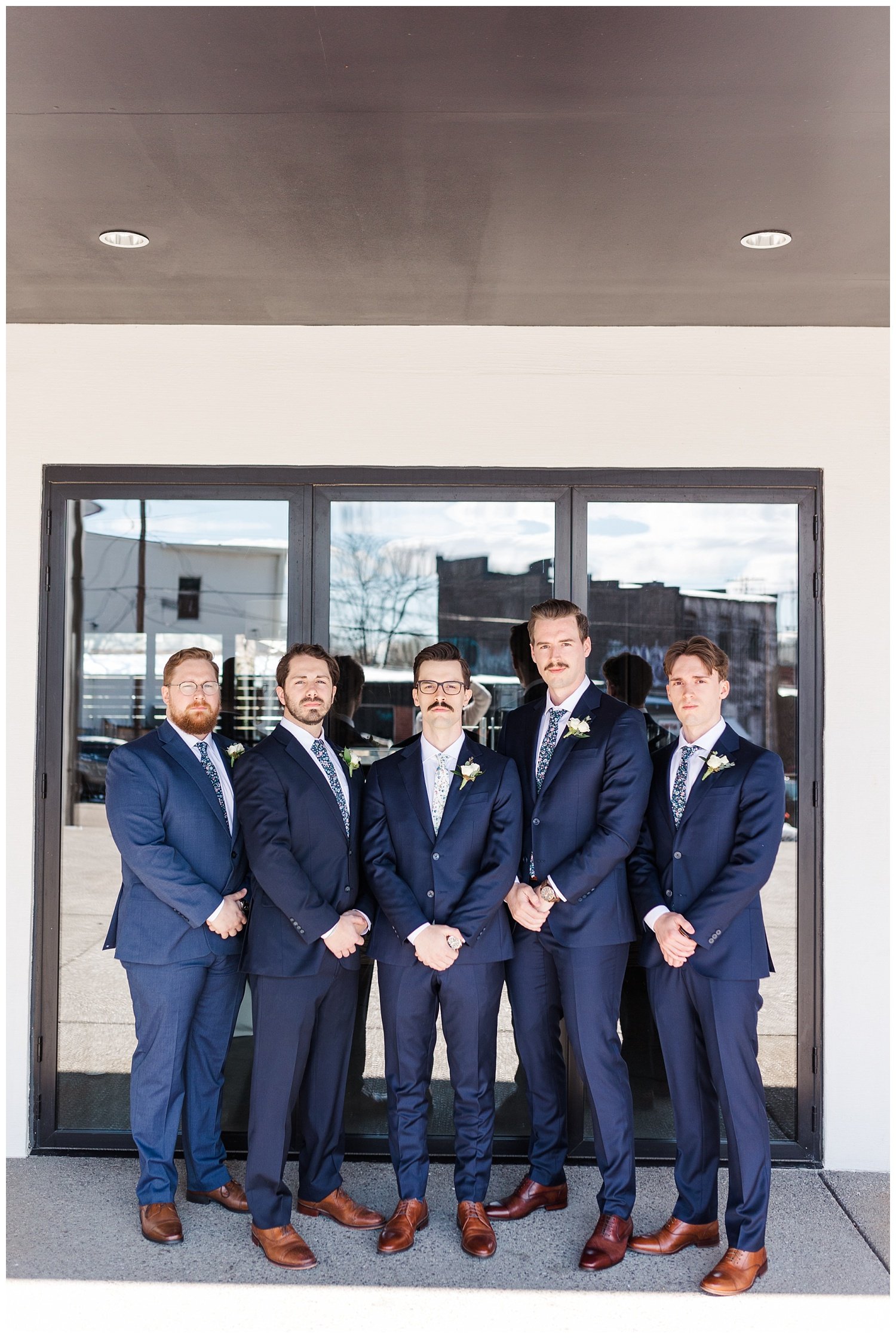 groomsmen at knoxville wedding venue
