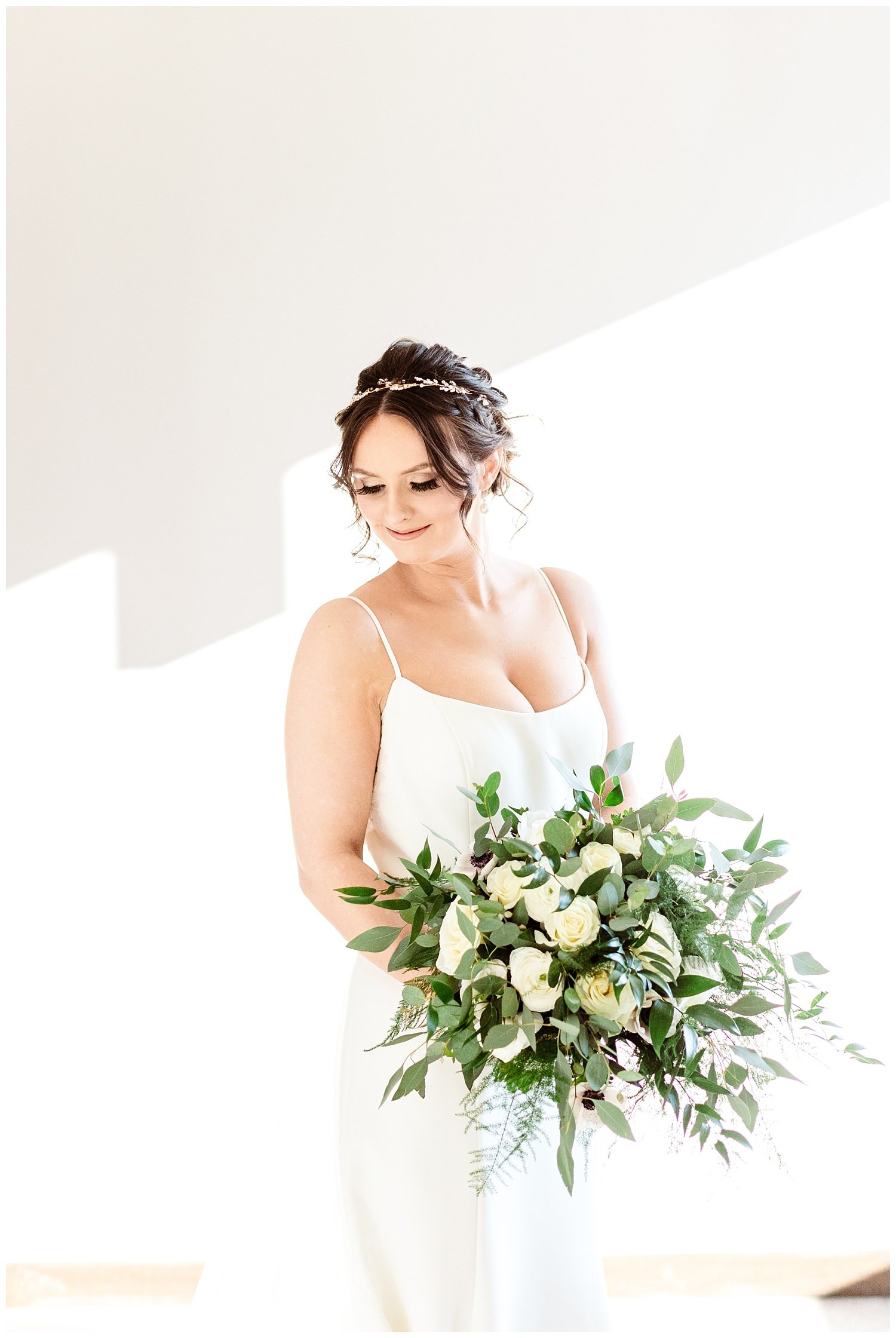 bridal portaits with bouquet at the Press Room