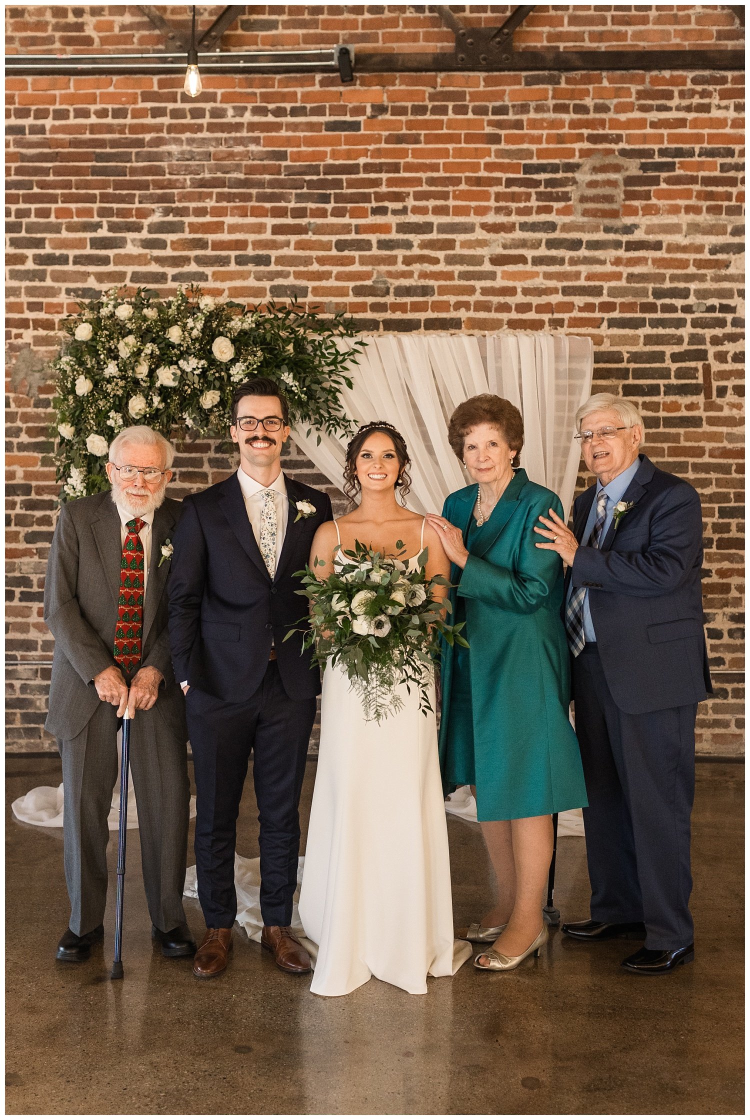 family formals at Knoxville wedding venue