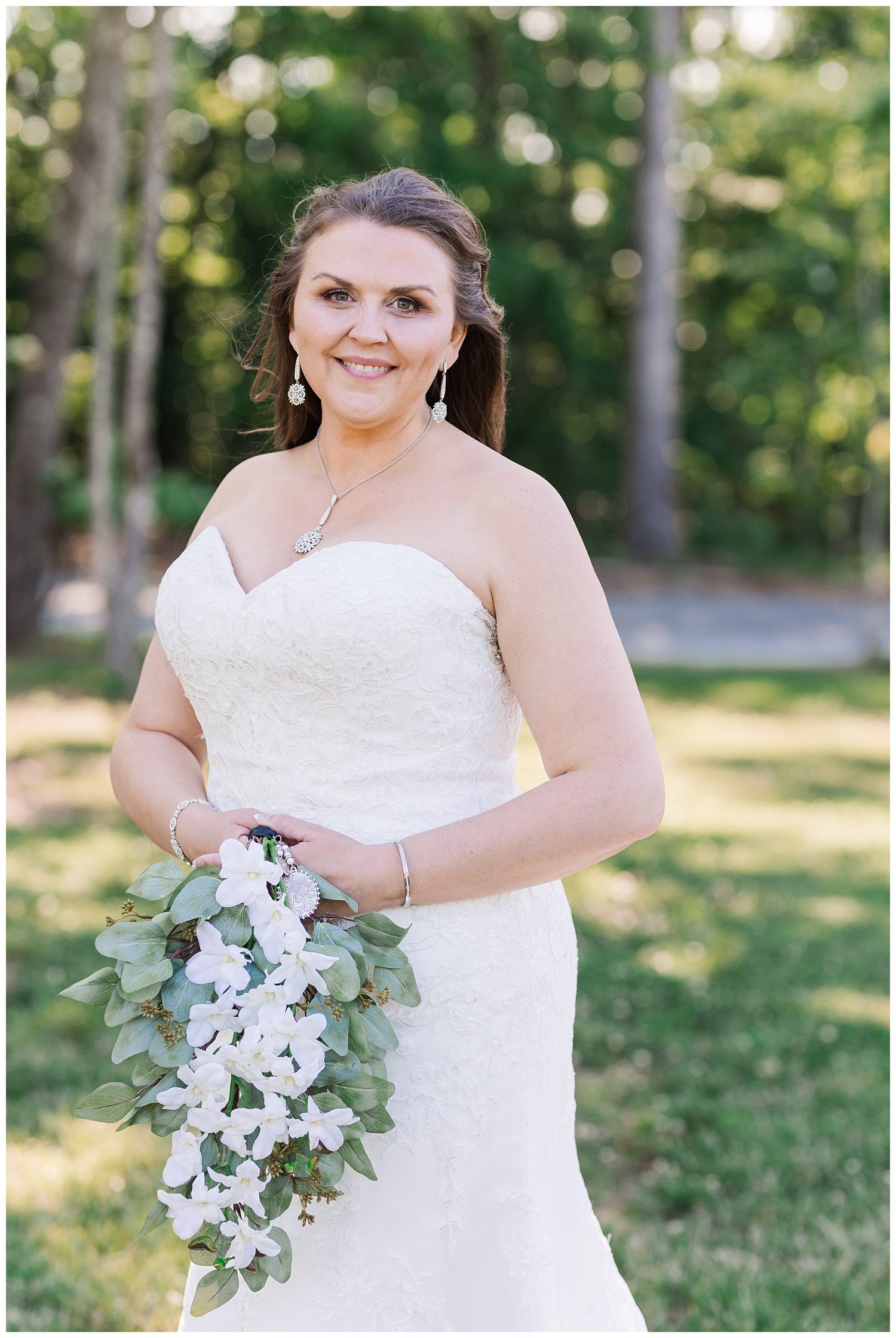 bride posing with flowers at Chattanooga wedding