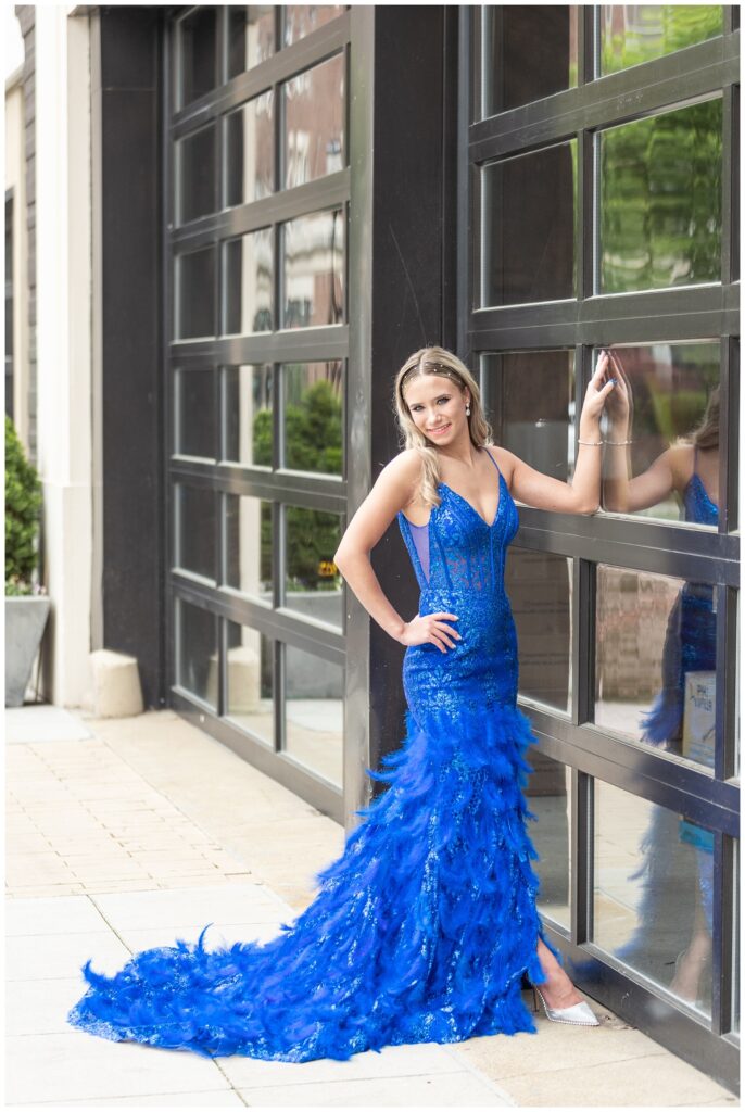girl posing against a garage door for Chattanooga prom photos
