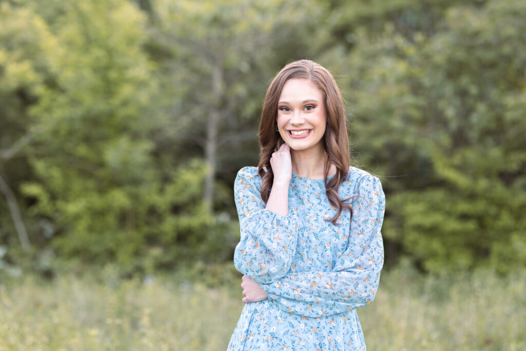 downtown Chattanooga senior session in a field