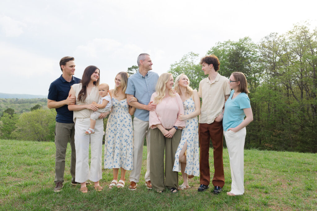 extended family portrait session on Raccoon Mountain in Chattanooga