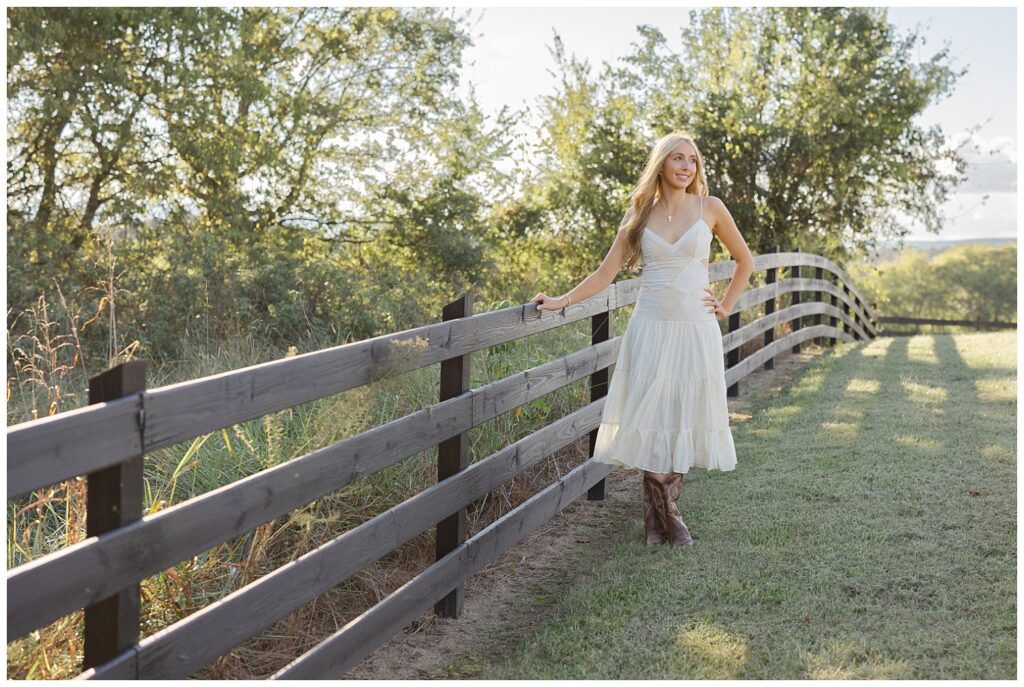 fall senior photoshoot with Chattanooga photographer on her family farm