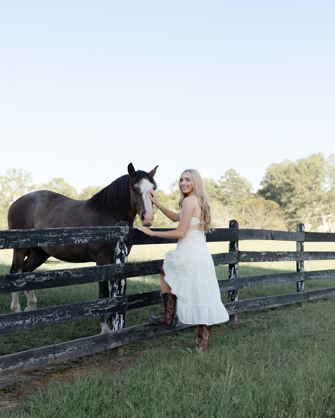 senior session on family farm near Chattanooga with horse